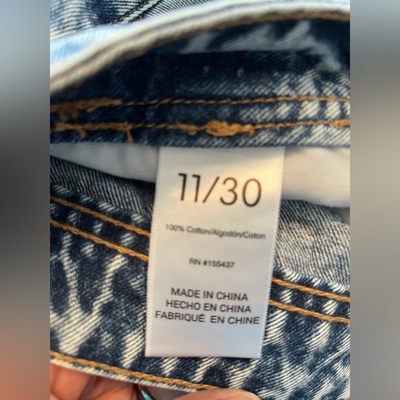 Witty Fox Women’s High Rise Light Wash Denim Jorts Shorts Size 11/30 NWT Raw Hem - Picture 5 of 10